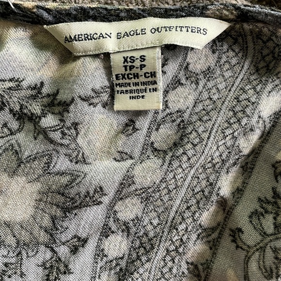 American Eagle Floral Kimono - Picture 2 of 2